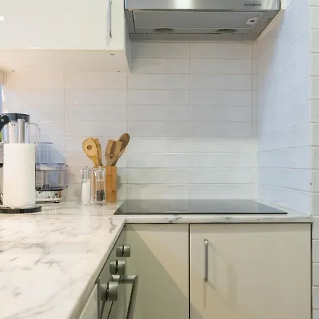 Plum Guide - Grandella Marble *